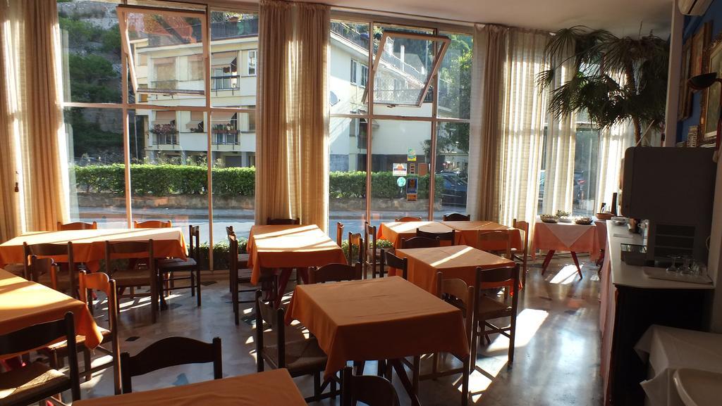 Hotel Colibri Finale Ligure Exterior photo